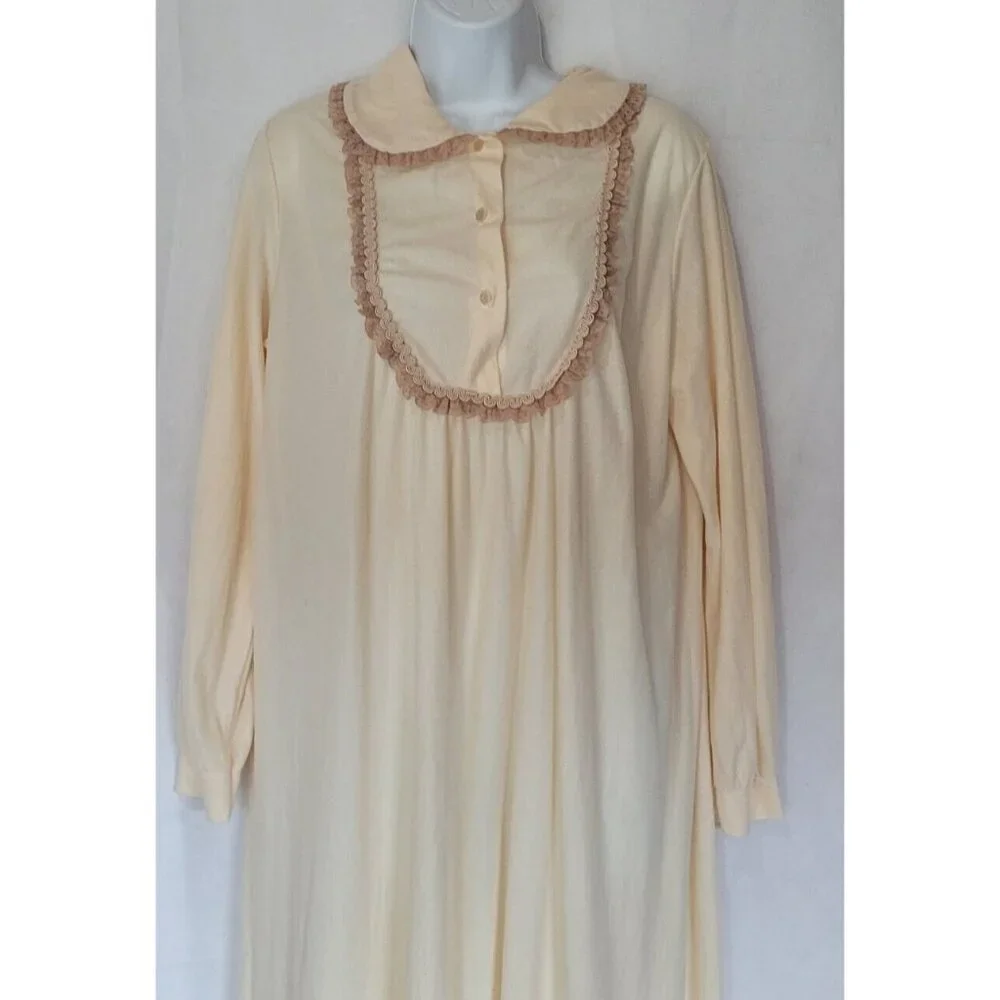 Danielle Night Gown Womans M Vintage Lace Trim Beige Button Front‎ Long Sleeve